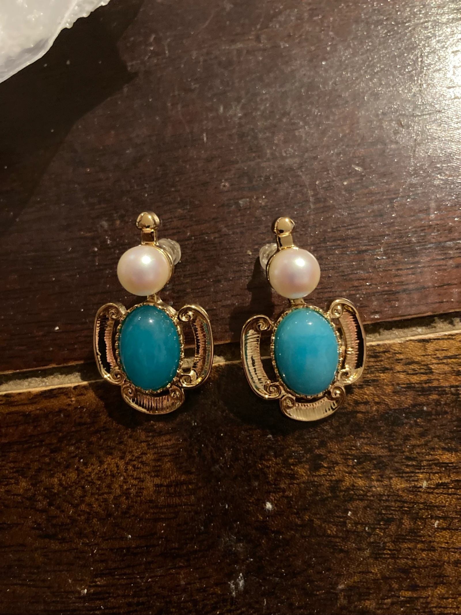 Très jolies boucles d oreilles avec perles